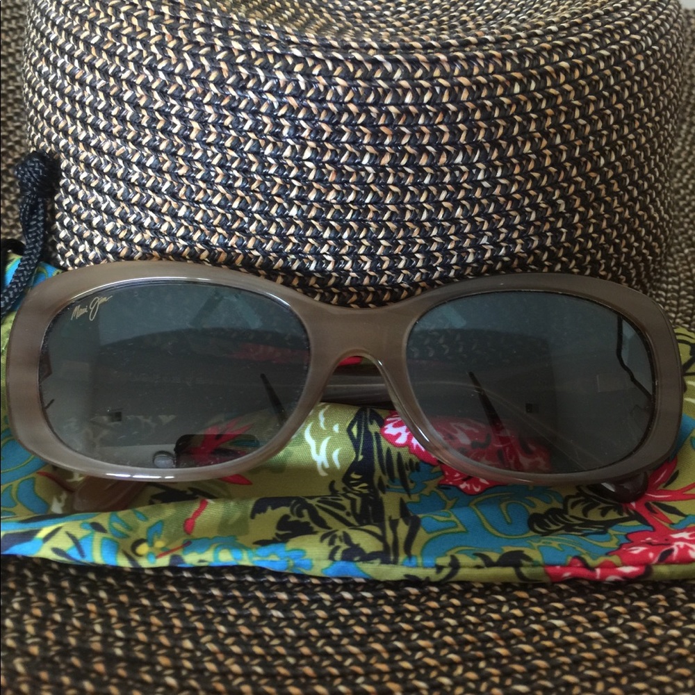 EUC Maui Jim sunglasses and case